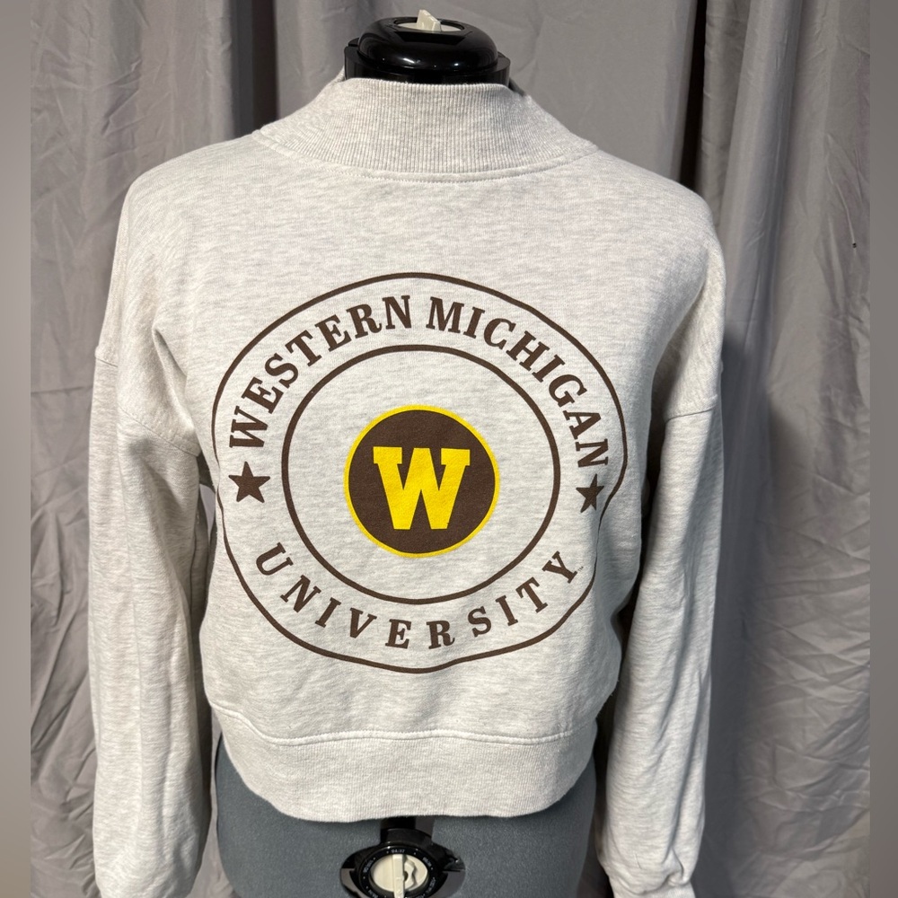*WMU Crop Turtleneck Sweatshirt